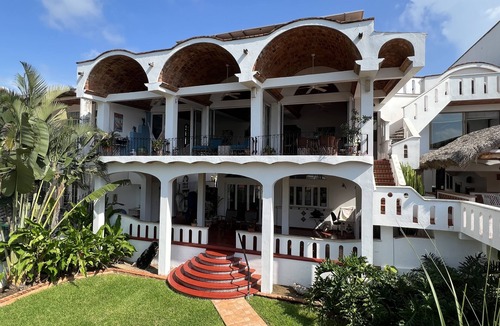 Rincon de Guayabitos Apartment | Spacious one bedroom oceanfront apartment