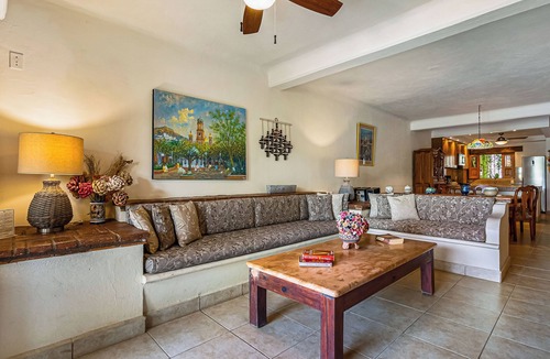 Emiliano Zapata Condo | Spacious Oceanfront Condo with AC, WiFi, & Rooftop Pool on the Beach in Old Town