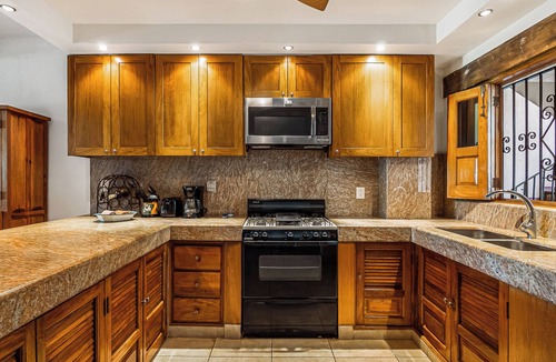 Emiliano Zapata Condo | Spacious Oceanfront Condo with AC, WiFi, & Rooftop Pool on the Beach in Old Town