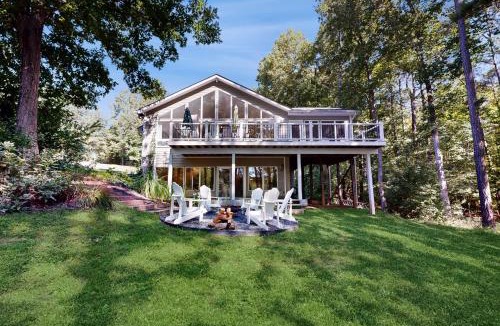 Bumpass House | Spacious pet friendly house w/private pool table, ping pong table & free WIFI