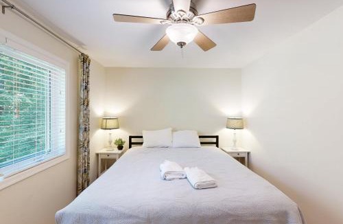 Bumpass House | Spacious pet friendly house w/private pool table, ping pong table & free WIFI