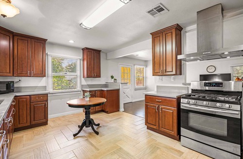 East Pasadena House | Spacious Retreat w Large Kitchen Outdoor Patio