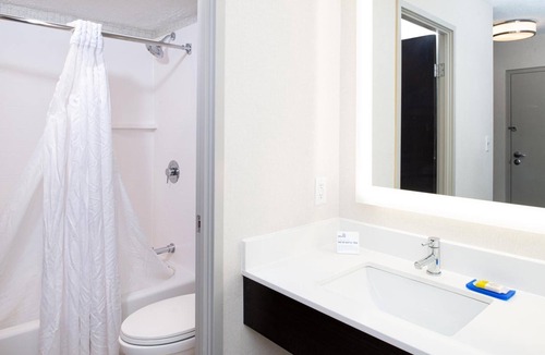 Dent Hotel | Spacious Room w/Bathtub + Close to Hospitals, Grocery Stores, & Restaurants