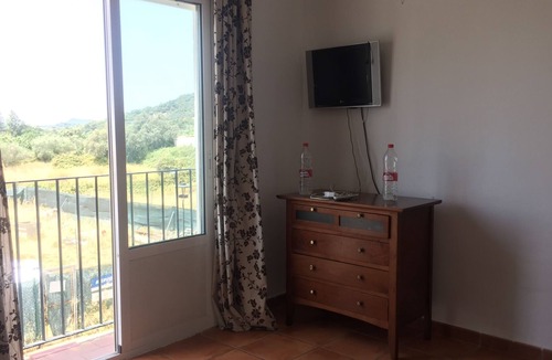 Aracena House | Spacious room with mountain views