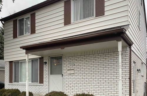 Southfield House | Spacious Suburban Home Near Major Freeways