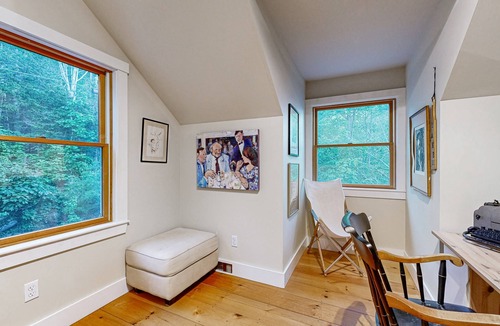 Round Pond Cottage | Spacious & tranquil waterfront hideaway on Muscongus Sound