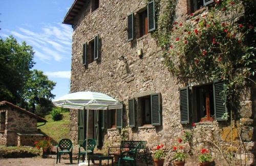 Barga Villa | Spacious villa in Barga with private pool and mountain view