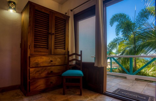 San Francisco House | Special place where you combine the peace of the jungle with the ocean view.