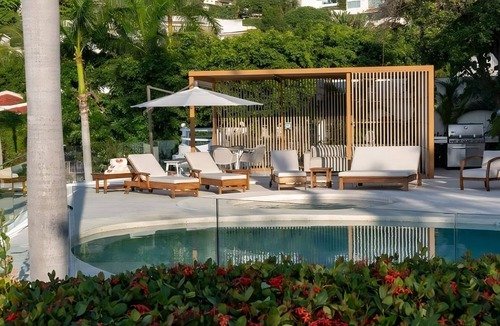 Las Brisas House | Spectacular Bay-View Home on Two Levels, with Full Service plus Private Chef
