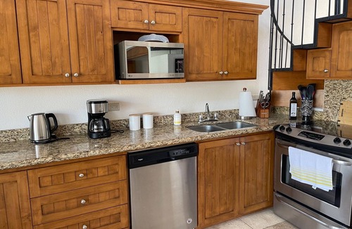 Zona Hotelera Condo | Spectacular Penthouse condo with resort style amenities steps from the beach