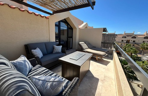 Zona Hotelera Condo | Spectacular Penthouse condo with resort style amenities steps from the beach