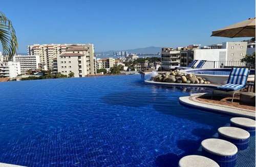 Emiliano Zapata Villa | Spectacular Zona Romántica 2BR 2BA condo 3 blocks to beach, Pool, AC, Fitness