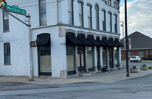 Babe Denny House | Stadium Stays #7. Three city blocks from Lucas Oil stadium with Free Parking.