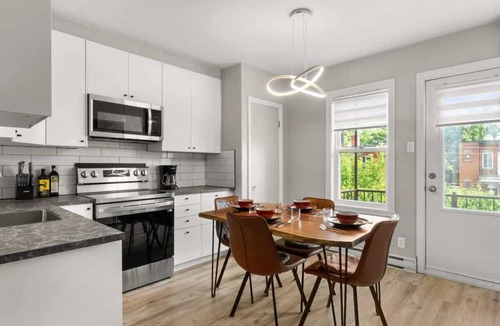 Rosemont-La Petite-Patrie Apartment | Star Pop Art | Chic & vibrant - 1 Bdr