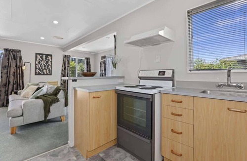 Lynmore House | Stay at 5A | Spa Pool, Steps to the Redwoods
