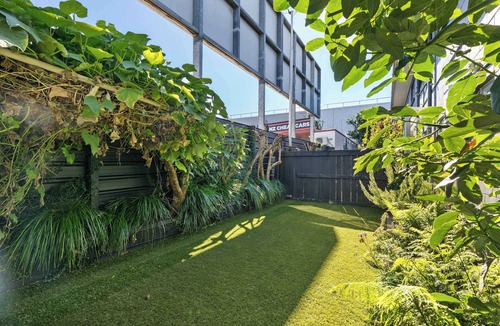 Hamilton Apartment | Stay Central | Park Securely | Relax Completely