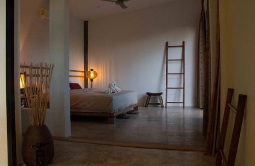 Nang Lae Bed & Breakfast | Stay stylish near Black House Museum