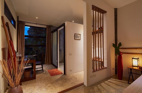 Nang Lae Bed & Breakfast | Stay stylish near Black House Museum