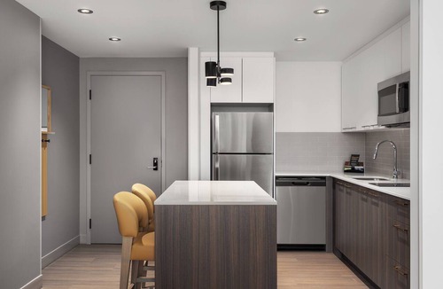 Saint-Laurent Hotel | Staybridge Suites Montréal Airport - St-Laurent by IHG