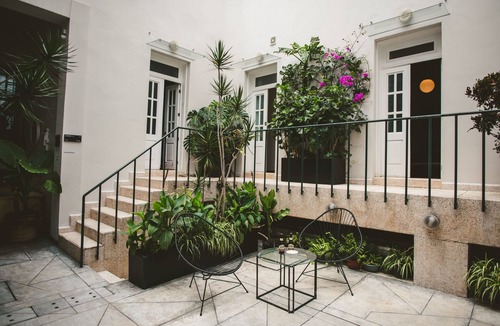 Doctores House | Step into a beautifully preserved historic home in the heart of Roma Norte — one of Mexico City’s most iconic neighborhoods. This 8-bedroom residence blends original charm with modern comfort, featuring private bathrooms, a charming rooftop.