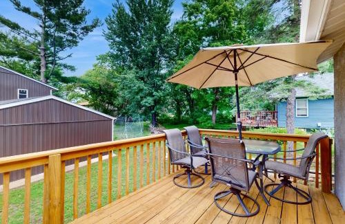 North Hudson House | Steps to Dtwn & St Croix River! 'Stucco House'