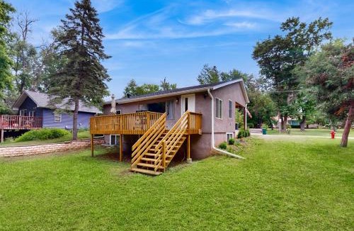 North Hudson House | Steps to Dtwn & St Croix River! 'Stucco House'