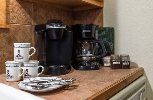Branson West Cabin | StoneBridge 2 Bedroom Lodge - Walkway In, Peaceful Setting, Private Parking - Lodge #28
