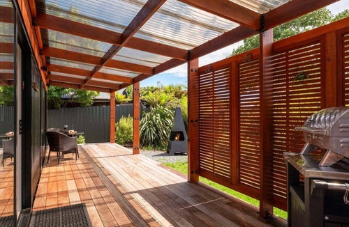 Waitahanui House | Streamside Fern Cabin
