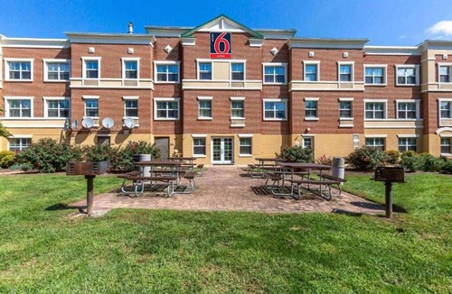Gaithersburg Apartment | Studio 6 Gaithersburg|Cozy King|Nsmk|Kitchen