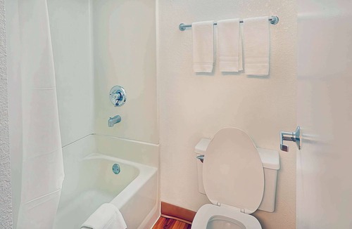 Inglewood Hotel | Studio 6 Suites Los Angeles, CA - Los Angeles - LAX