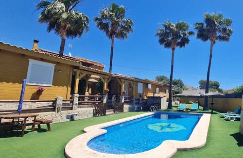 Hoya de los Patos Apartment | Studio Apartment 'Tabarca' with Shared Pool, Wi-Fi and Air Conditioning