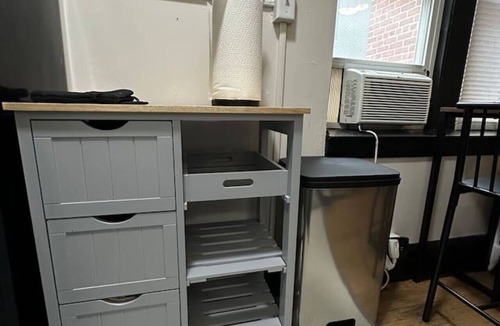 Dwight Apartment | Studio City Stay in the heart of Downtown New Haven, commutable and walkable to Yale and Yale hospital.
