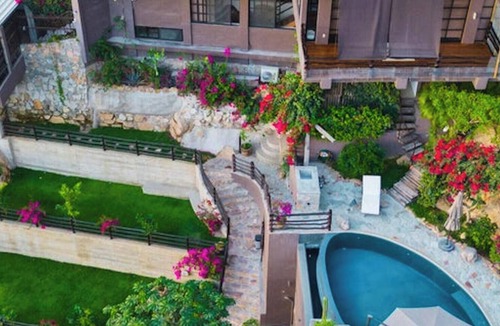 North End House | Stunning 2-Bedroom Home on Sayulita’s North End — Pool, AC, and Ocean Views!