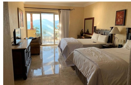 Flamingos Resort | Stunning 3‑Bedroom Ocean-View Penthouse - Christmas Week 2025 Villa La Estancia