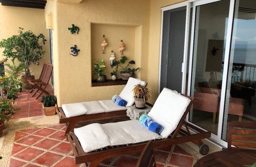 South Shore Hotel Area Condo | STUNNING 3 BR & 3BA SOUTH SHORE BEACHFRONT RESIDENCE!