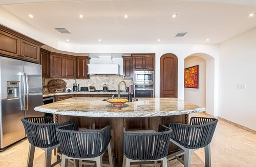 Buzzards Condo | Stunning 3BD Oceanview condo with access to infinity pool and jacuzzi