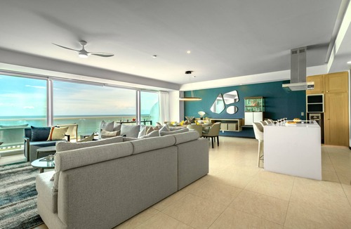 North Hotel Zone Condo | Stunning Beach Front Condo in Peninsula Tower 1! 3BD Condo for rent in North Hot