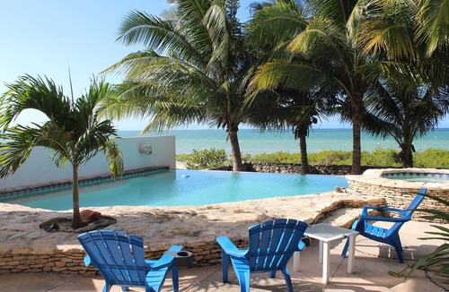 Telchac Puerto Villa | Stunning beachfront villa with wifi and infinity pool