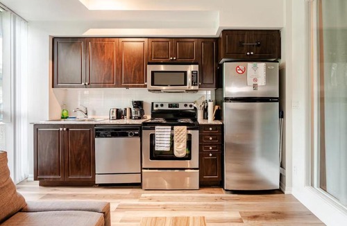 Fort York Apartment | Stunning DT Waterfront Suite with Swimming Pool