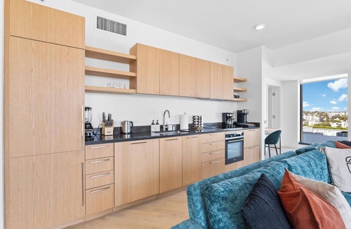 Hollywood Apartment | Stunning Hollywood Views: 2BR Steps from Walk of Fame + Rooftop