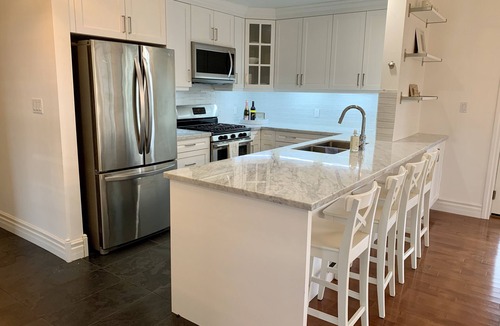 Collingwood Ski Chalet | STUNNING LAKEFRONT VIEWS. Beautiful, ground floor unit. Lighthouse Point.