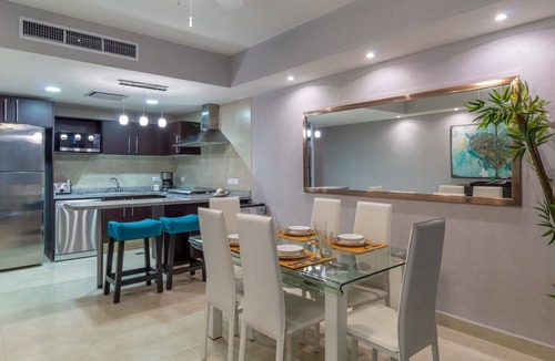North Hotel Zone Condo | Stunning luxury apartment 22 f Grand Venetian