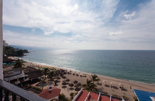 Amapas Condo | Stunning Luxury 3 bedroom Penthouse right on Los Muertos Beach
