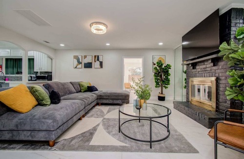 Houston House | Stunning Modern Dream Home, 5-BD, Sleeps 14