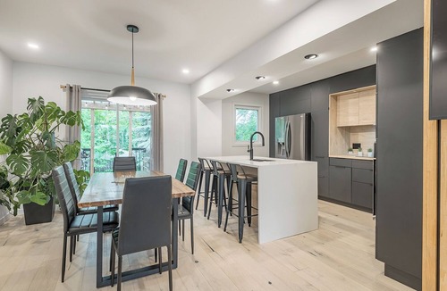 Brossard House | Stunning Modern New House 15 Min From Downtown