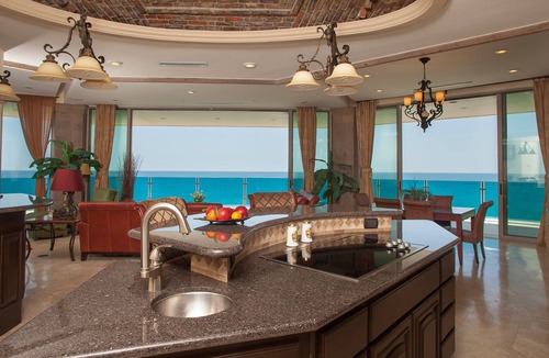 Sandy Beach Condo | Stunning Penthouse on the Water Jacuzzi Grill END UNIT Amazing Views