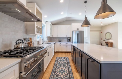 Andover Apartment | Stunning Penthouse 3Bed-3Bath PRIVATE ELEVATOR, Just steps to PA, Dining & Shops
