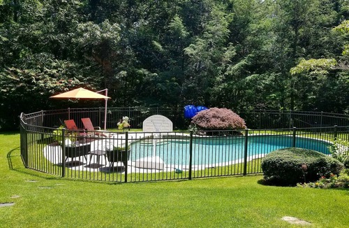 Westport House | STUNNING POOL & SCREENED PORCH! Private home, close to EVERYTHING!