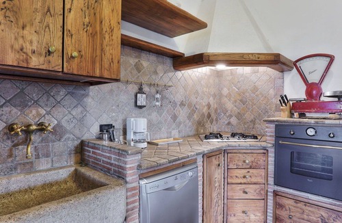Roccastrada Villa | Stunning private villa for 8 guests with A/C, WIFI, private pool, TV and pets allowed