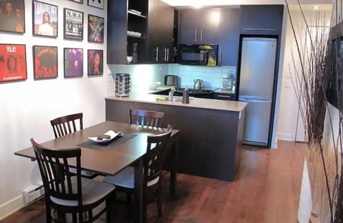 Old Montreal Apartment | STUNNING URBAN LOFT-GREAT AMENITIES & ROOFTOP POOL